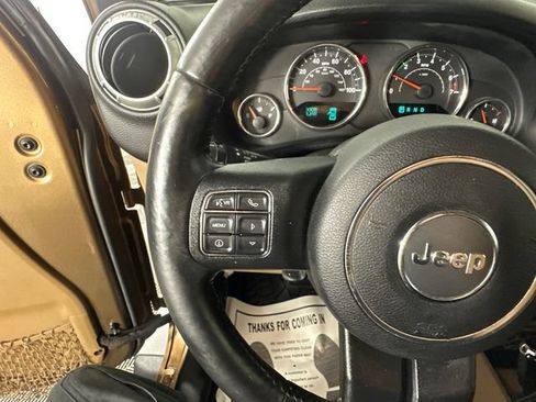 Used 2015 Jeep Wrangler Unlimited Sahara w/ Connectivity Group AWD/4WD image 22