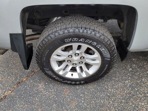 Used 2018 Chevrolet Silverado 1500 LT w/ All Star Edition image 13