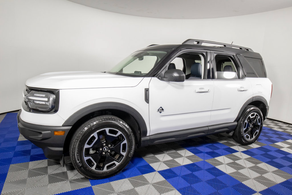 Used 2024 Ford Bronco Sport Outer Banks w/ Tech Package AWD/4WD image 2