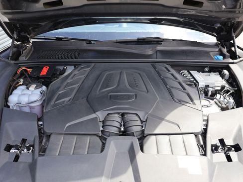 Certified 2025 Porsche Cayenne Turbo AWD/4WD image 29