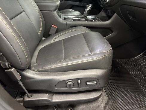 Used 2021 Chevrolet Traverse RS FWD image 14
