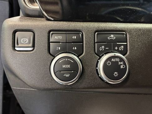 Used 2025 GMC Sierra 1500 SLE AWD/4WD image 23