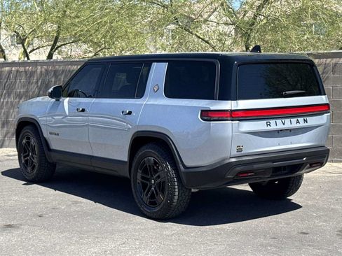 Used 2025 Rivian R1S Premium AWD/4WD image 6