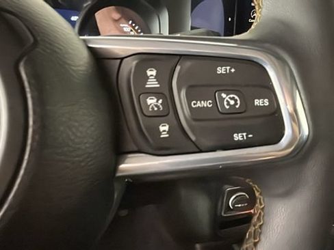 Used 2024 Jeep Wrangler Unlimited Sahara AWD/4WD image 15