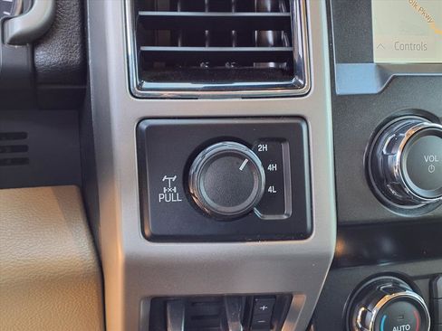 Used 2020 Ford F250 Lariat w/ Chrome Package image 19