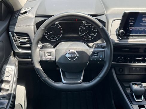 Used 2025 Nissan Rogue SV AWD/4WD image 29