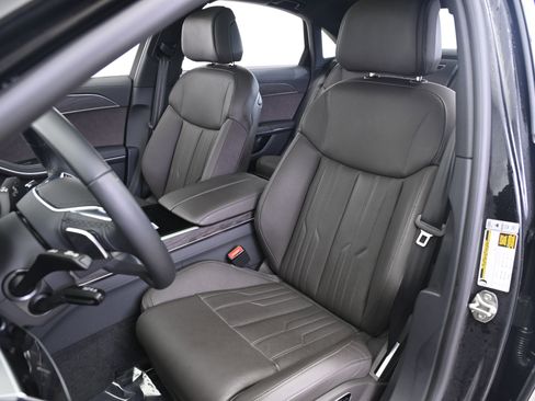 Used 2023 Audi A8 L 3.0T image 30