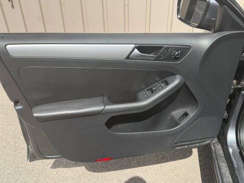 Used 2014 Volkswagen Jetta SE FWD image 18