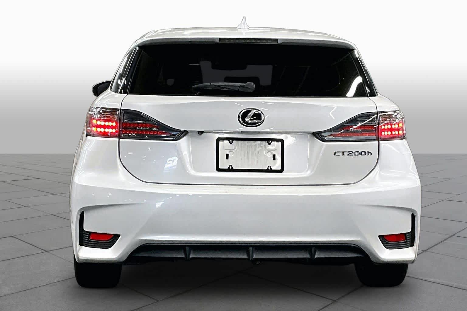 Used 2017 Lexus CT 200h w/ Seat Comfort Package FWD image 4
