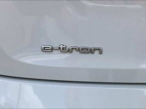 Used 2022 Audi e-tron Premium image 33
