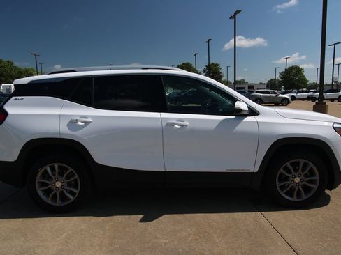 Used 2024 GMC Terrain SLT AWD/4WD image 4