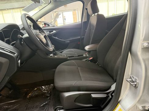 Used 2017 Ford Focus SE FWD image 11