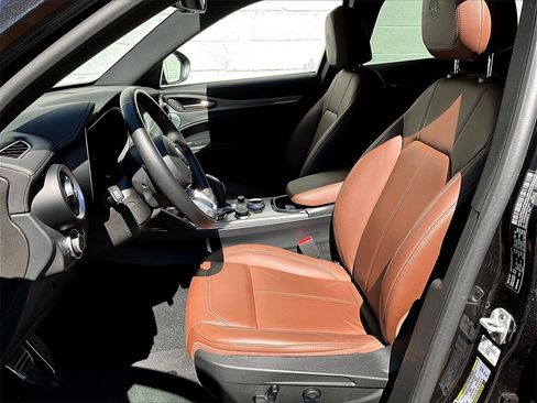 Used 2024 Alfa Romeo Stelvio Ti image 5