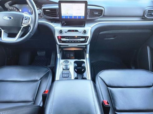 Used 2022 Ford Explorer XLT w/ Equipment Group 202A image 14
