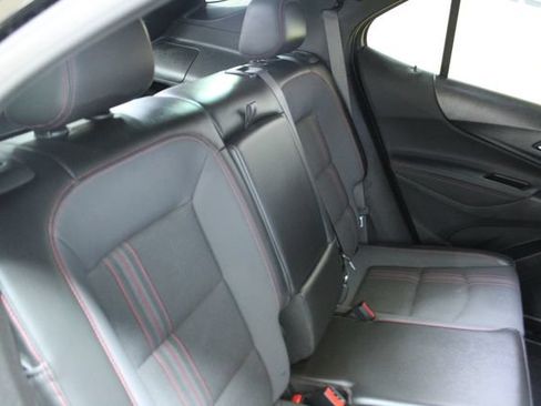 Used 2022 Chevrolet Equinox RS w/ LPO, Floor Liner Package FWD image 9