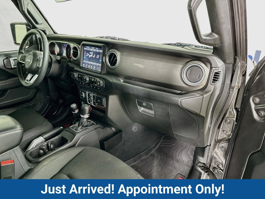 Used 2018 Jeep Wrangler Unlimited Sahara AWD/4WD image 34