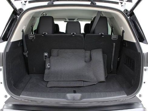 Certified 2026 Nissan Pathfinder SV FWD image 29