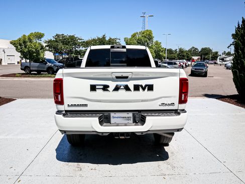 Used 2025 RAM 2500 Laramie AWD/4WD image 9