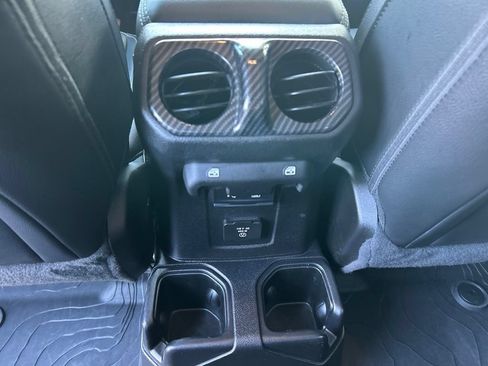 Used 2020 Jeep Gladiator Overland AWD/4WD image 28