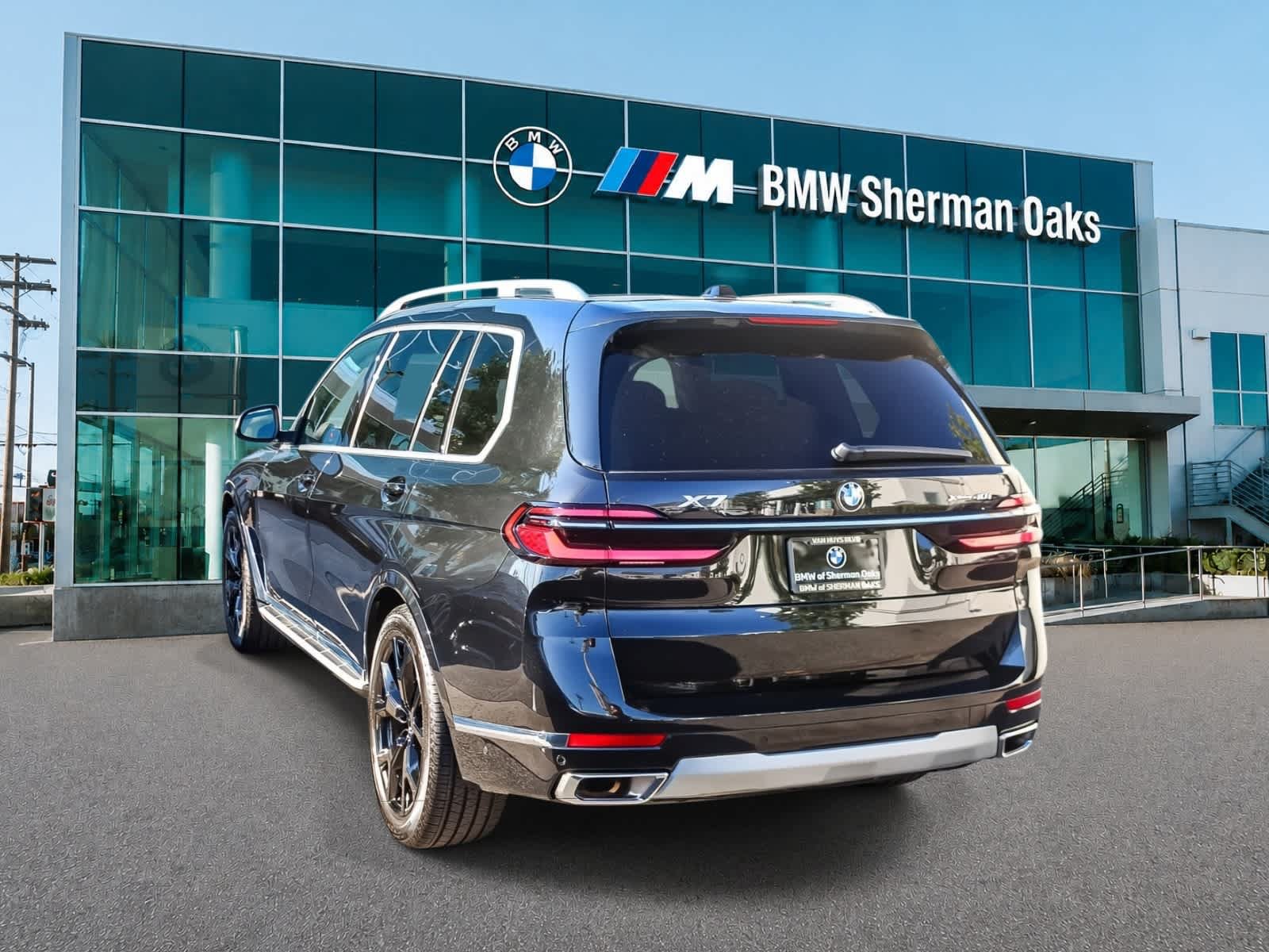 Used 2027 BMW X7 xDrive40i AWD/4WD image 6