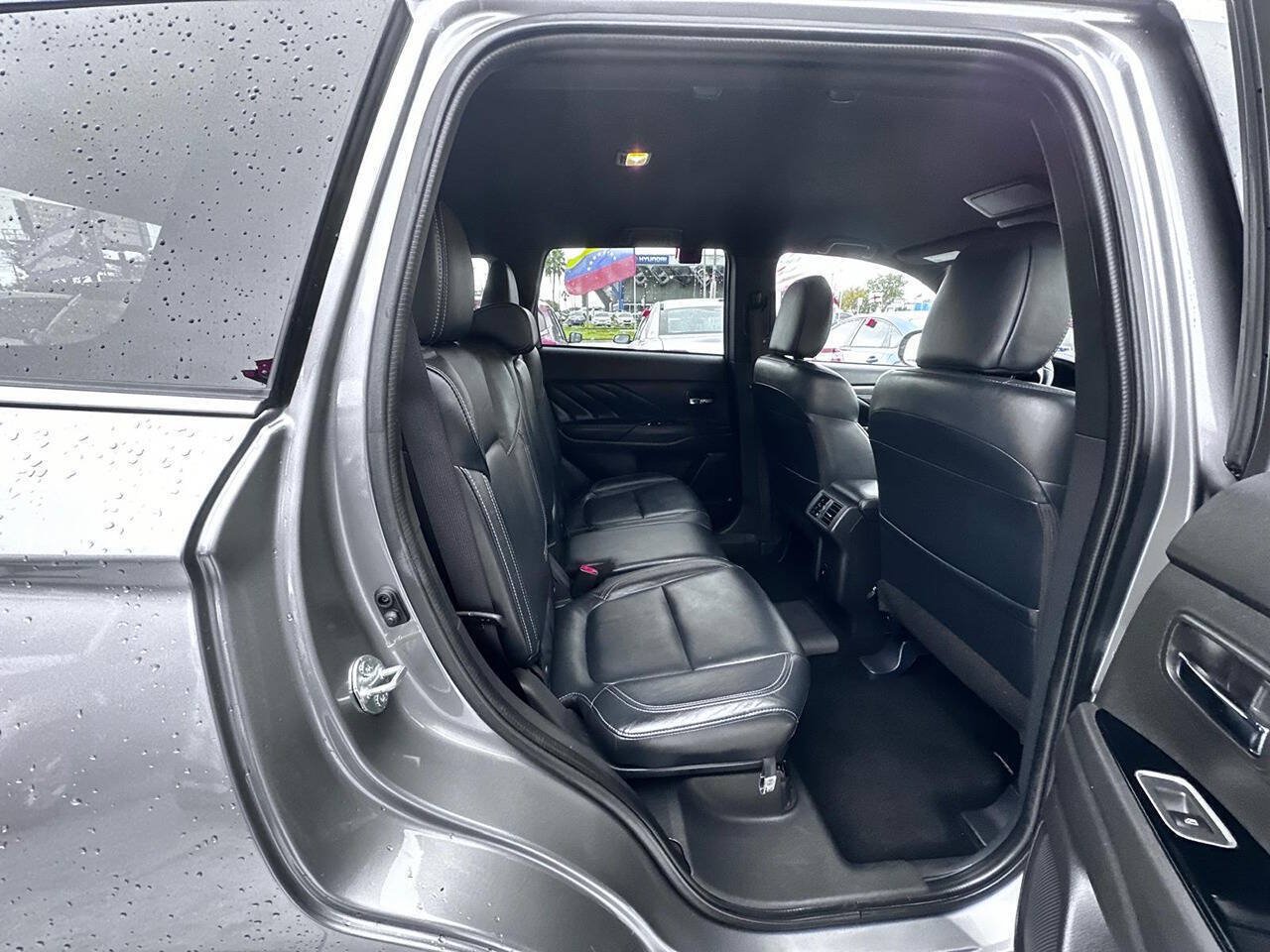 Used 2022 Mitsubishi Outlander LE AWD/4WD image 14