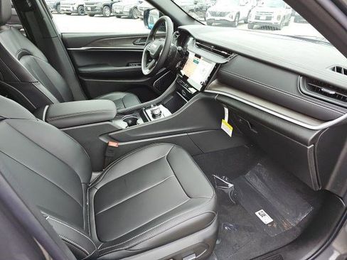 New 2026 Jeep Grand Cherokee Limited w/ Limited Altitude Package AWD/4WD image 11