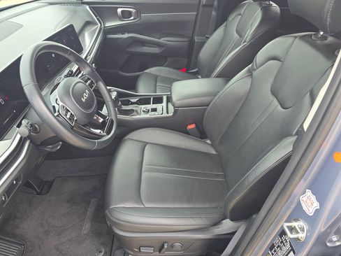 Used 2024 Kia Sorento S image 5