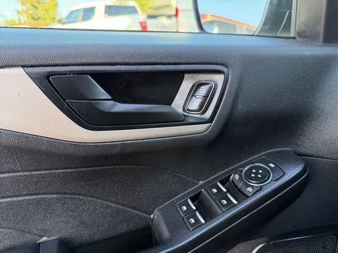 Used 2022 Ford Escape SE FWD image 21