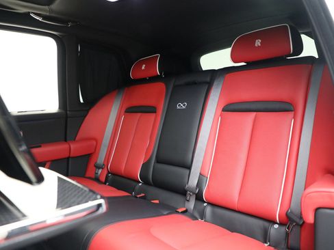 Certified 2025 Rolls-Royce Cullinan Black Badge AWD/4WD image 23