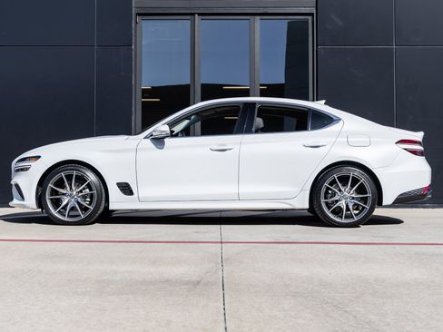 Used 2023 Genesis G70 2.0T image 9