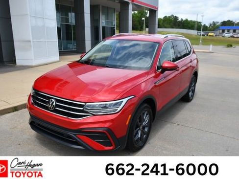 Used 2023 Volkswagen Tiguan SE FWD image 1