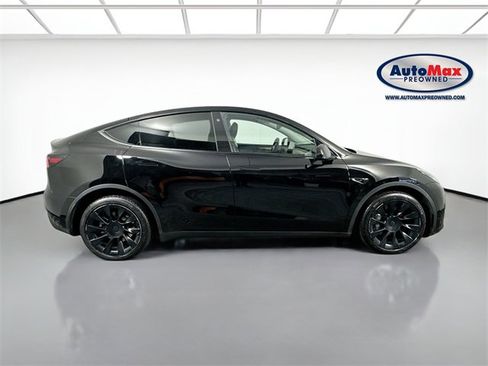 Used 2023 Tesla Model Y Long Range image 10