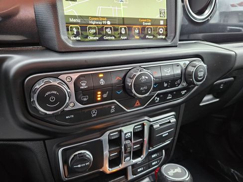 Used 2021 Jeep Wrangler Unlimited Sahara image 23