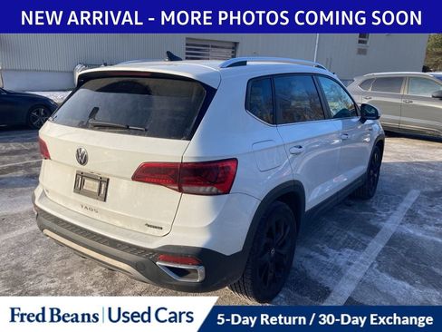 Used 2022 Volkswagen Taos SE w/ Panoramic Sunroof Package image 6
