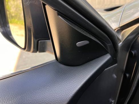 Used 2016 Nissan Rogue SV w/ SV Premium Package image 12