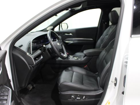 Used 2024 Cadillac XT4 Premium Luxury AWD/4WD image 3