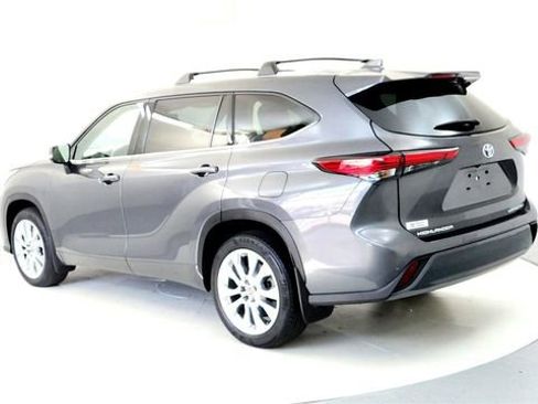 Used 2023 Toyota Highlander Limited image 6