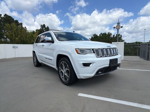 Used 2019 Jeep Grand Cherokee Overland AWD/4WD image 7