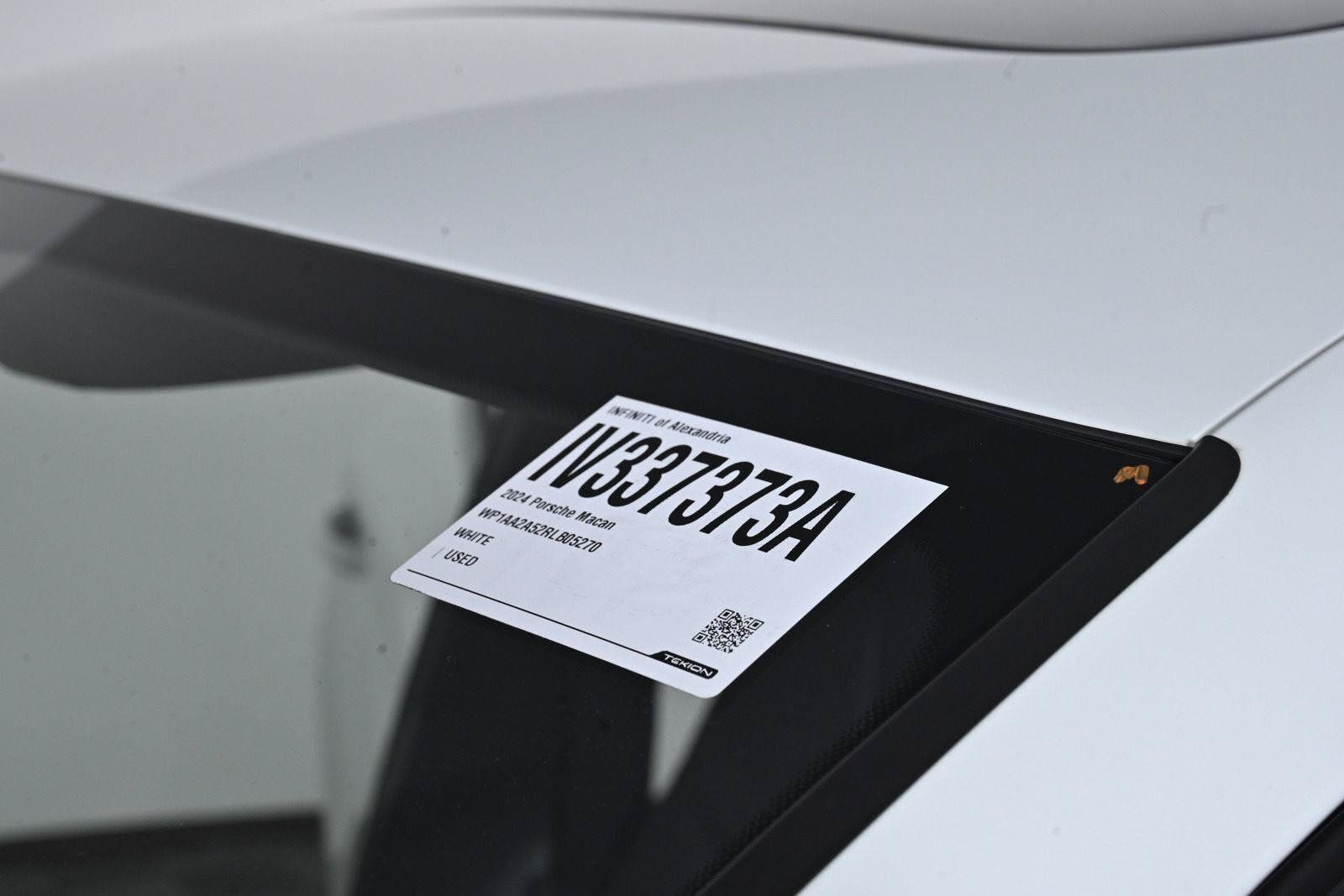 Used 2024 Porsche Macan Turbo AWD/4WD image 38