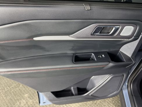 Used 2025 Ford Explorer ST image 15