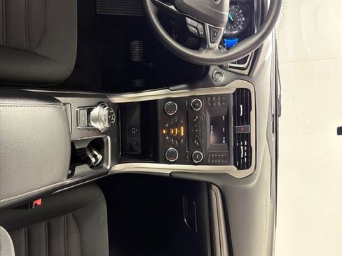 Used 2017 Ford Fusion SE image 25