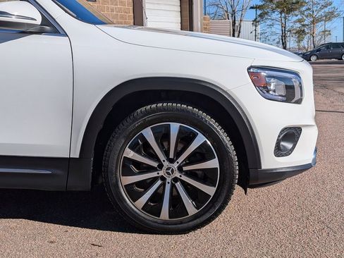 Certified 2022 Mercedes-Benz GLB 250 4MATIC image 9