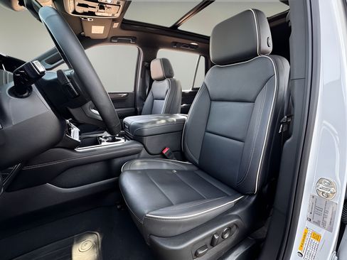 Used 2025 GMC Yukon Elevation w/ Technology Package AWD/4WD image 6