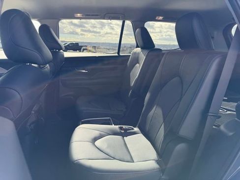 Used 2024 Toyota Grand Highlander Limited image 11