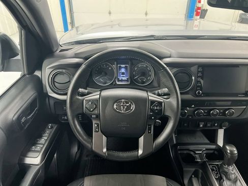 Used 2021 Toyota Tacoma TRD Off-Road AWD/4WD image 11