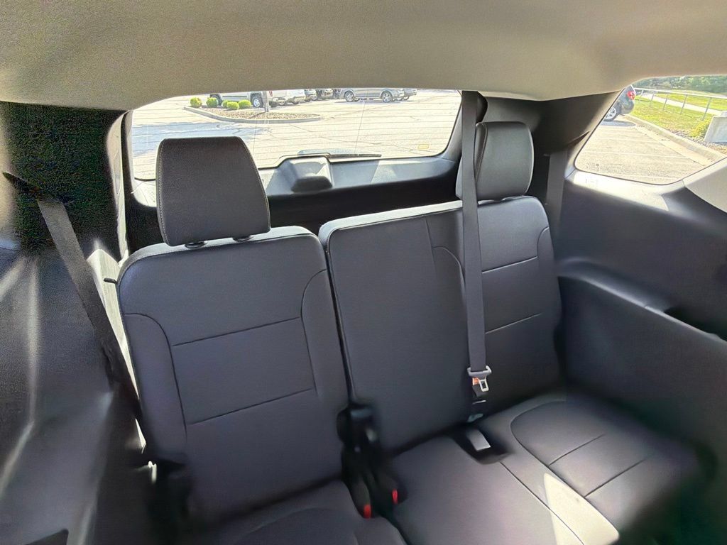 Used 2021 Chevrolet Traverse LT w/ LT Premium Package AWD/4WD image 40