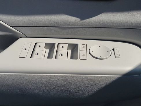 Used 2025 Hyundai Kona SEL FWD image 15