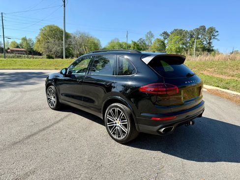Used 2017 Porsche Cayenne image 4