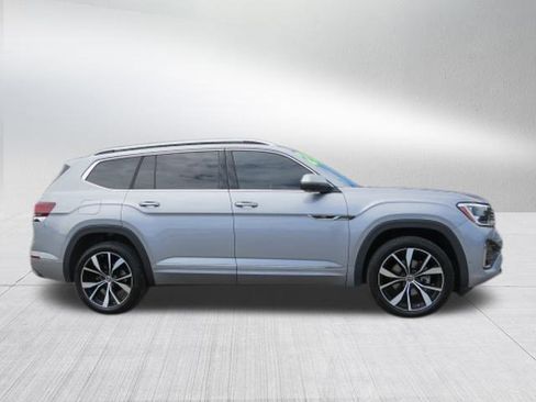 Used 2024 Volkswagen Atlas SEL Premium R-Line image 2