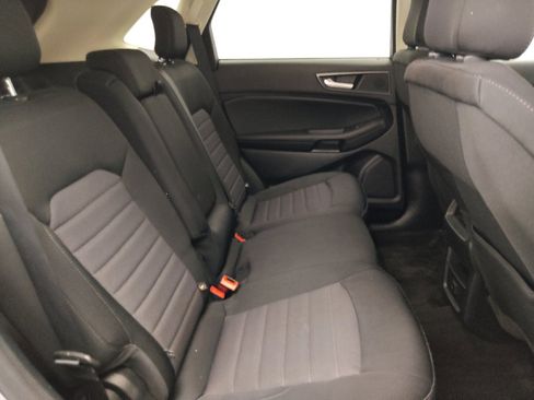 Used 2020 Ford Edge SE FWD image 19